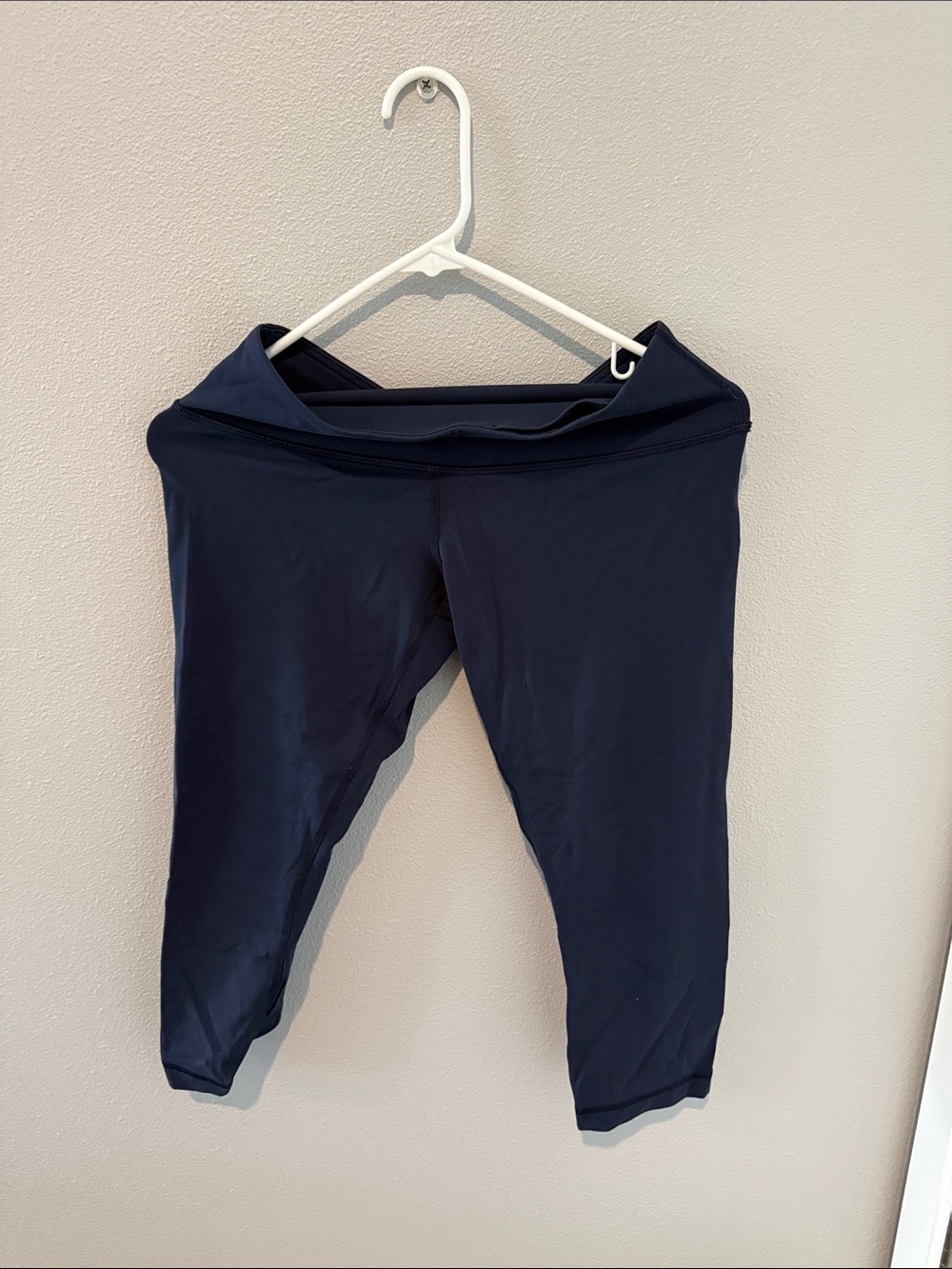 Lululemon capri navy leggings